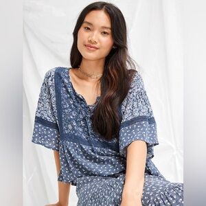 American Eagle Floral Lace-Up Flutter-Sleeve Blouse New